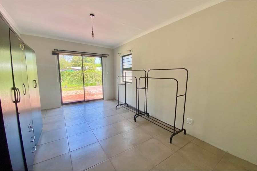 To Let 3 Bedroom Property for Rent in Roundhay Western Cape